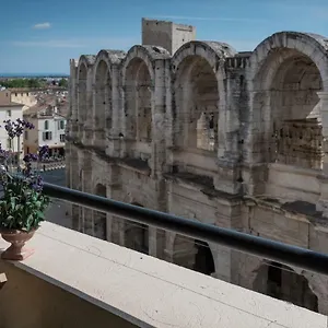  Appartement Avec Balcon Donnant Sur Les Arènes D’arles